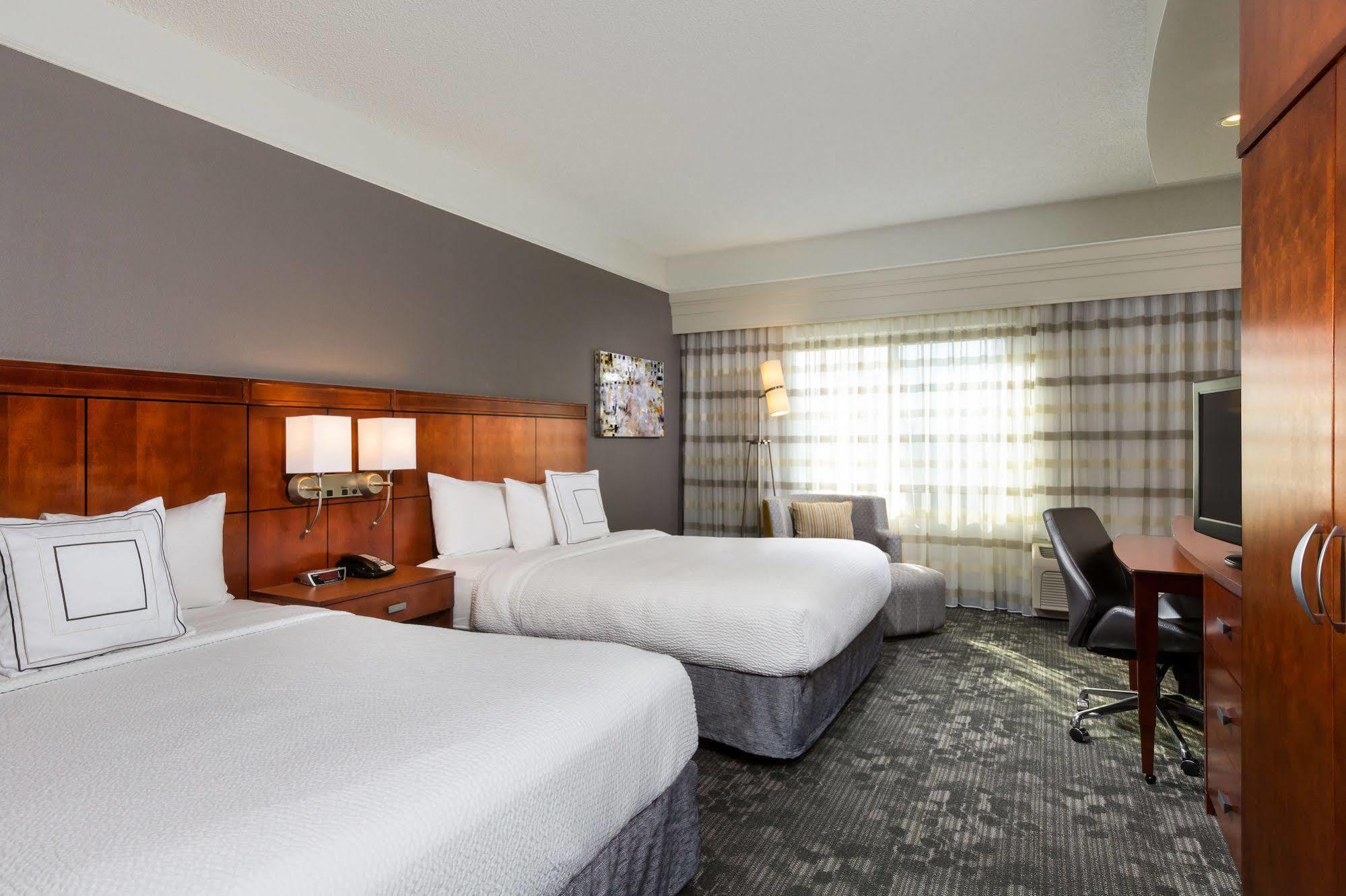 Courtyard By Marriott Houston Galleria Exterior photo